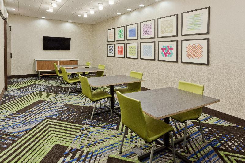 فندق Holiday Inn Express & Suites   Fayetteville, An Ihg
