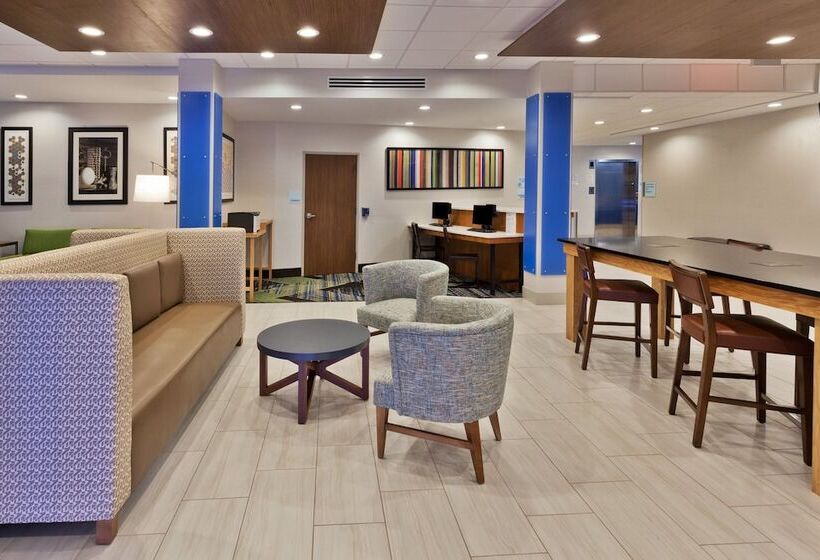 فندق Holiday Inn Express & Suites   Fayetteville, An Ihg