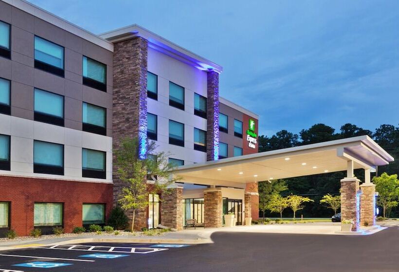 فندق Holiday Inn Express & Suites   Fayetteville, An Ihg