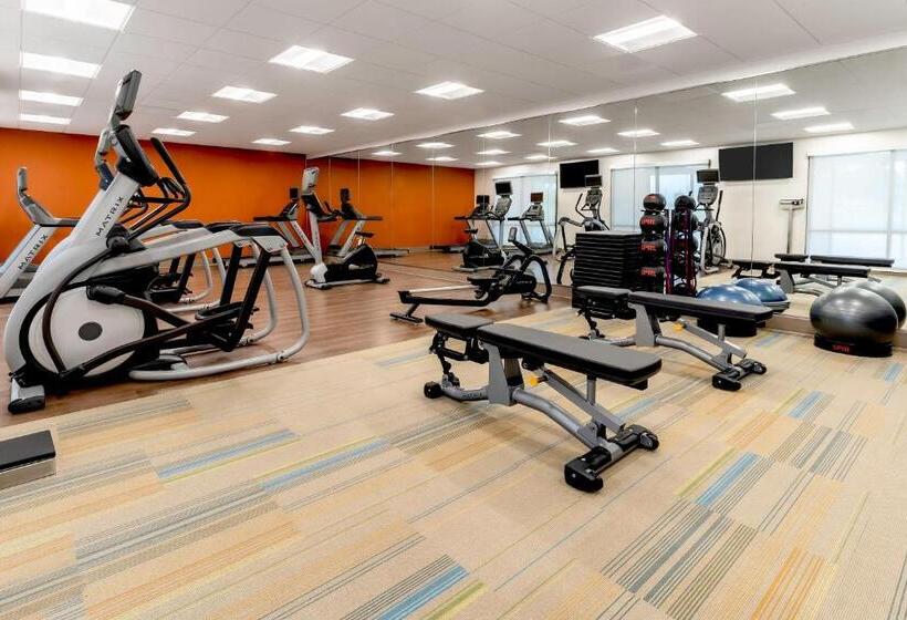 Отель Holiday Inn Express Milwaukee West Allis By Ihg