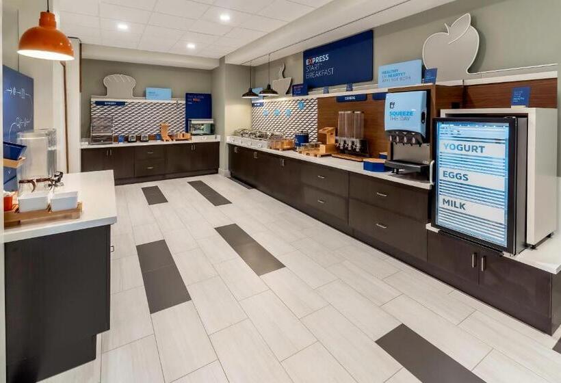 Отель Holiday Inn Express Milwaukee West Allis By Ihg