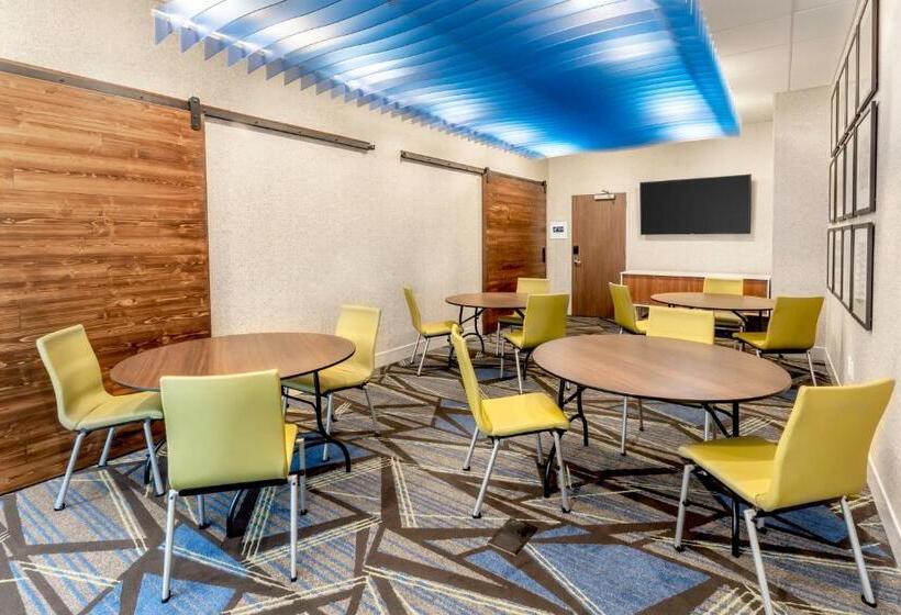 Отель Holiday Inn Express Milwaukee West Allis By Ihg