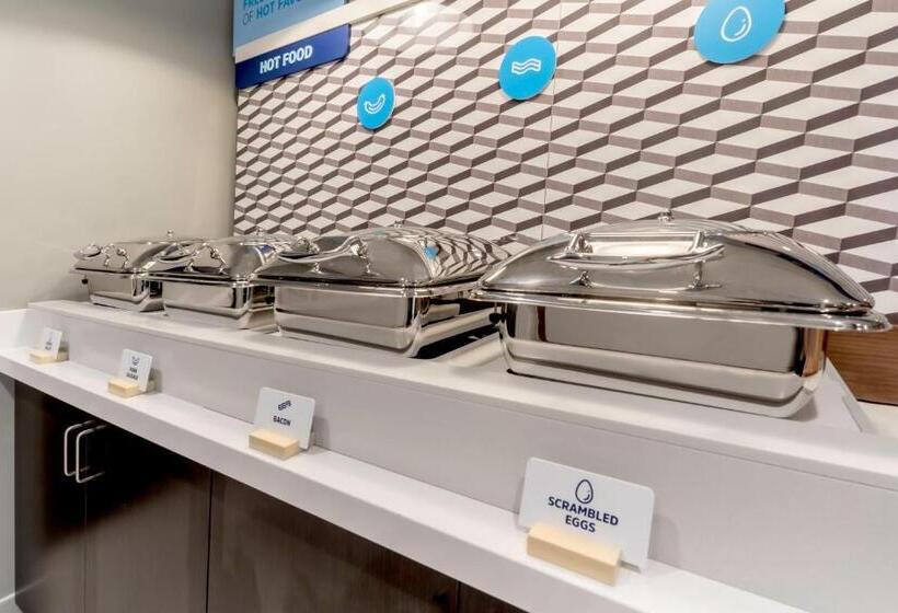 Отель Holiday Inn Express Milwaukee West Allis By Ihg