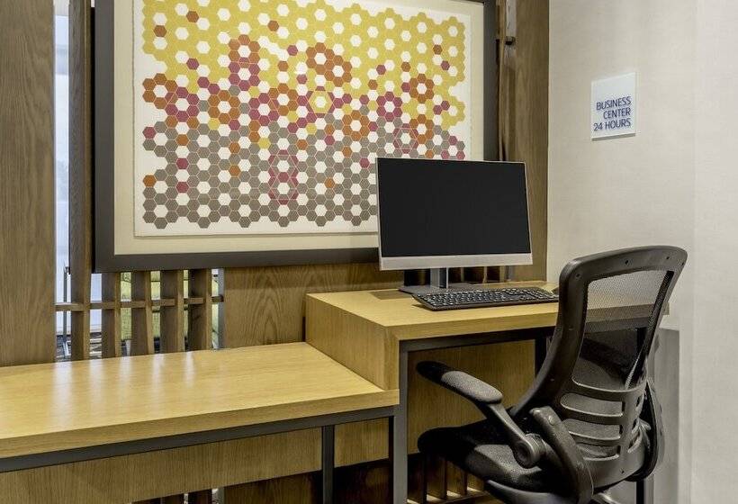 Отель Holiday Inn Express Milwaukee West Allis By Ihg