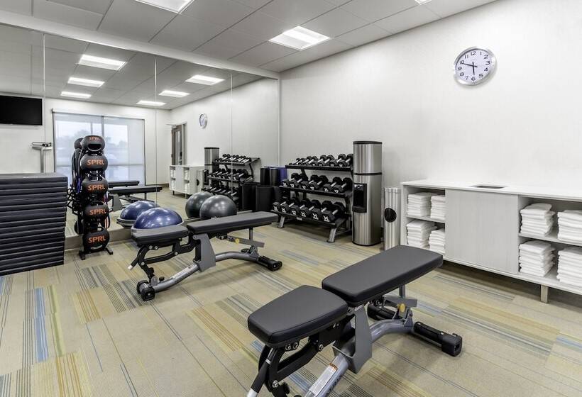 Отель Holiday Inn Express Milwaukee West Allis By Ihg