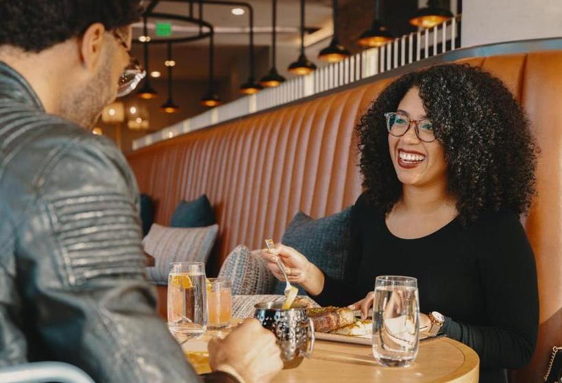 ホテル Indigo   Columbus At Riverfront Place, An Ihg