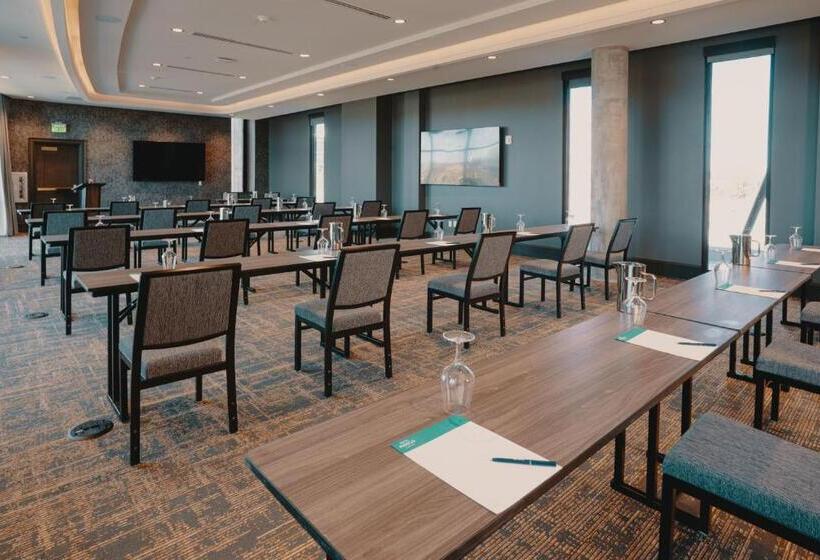 ホテル Indigo   Columbus At Riverfront Place, An Ihg