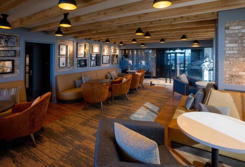 ホテル Indigo   Columbus At Riverfront Place, An Ihg