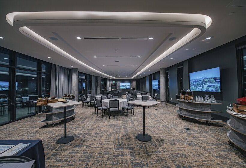 ホテル Indigo   Columbus At Riverfront Place, An Ihg