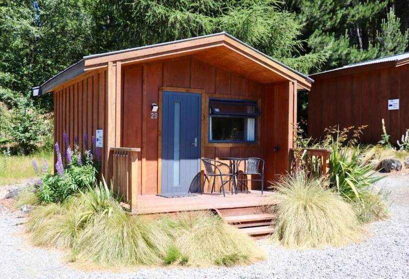 בית מלון כפרי Lakes Edge Holiday Park