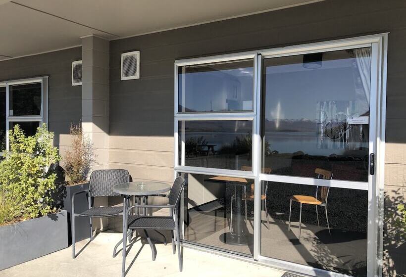 בית מלון כפרי Lakes Edge Holiday Park