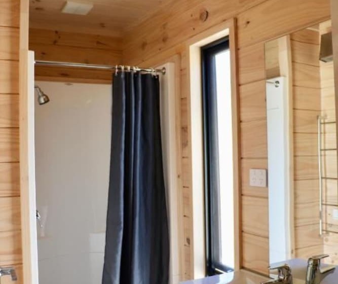 בית מלון כפרי Lakes Edge Holiday Park