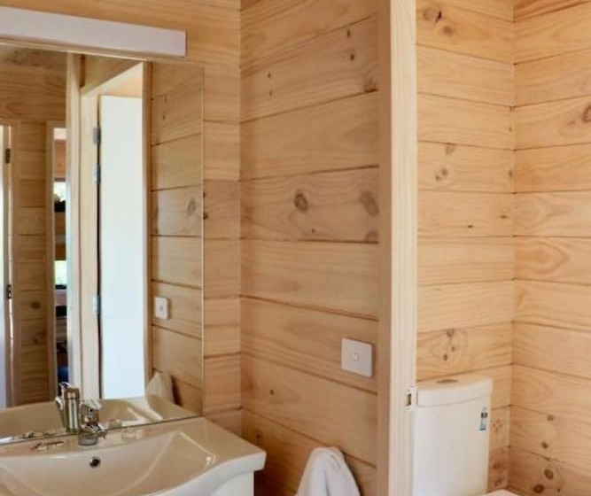 בית מלון כפרי Lakes Edge Holiday Park