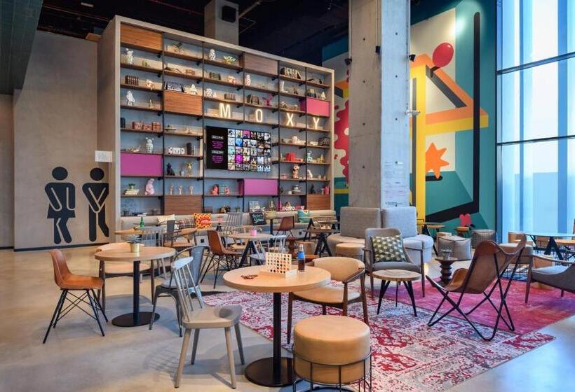 Отель Moxy Lisboa Oriente