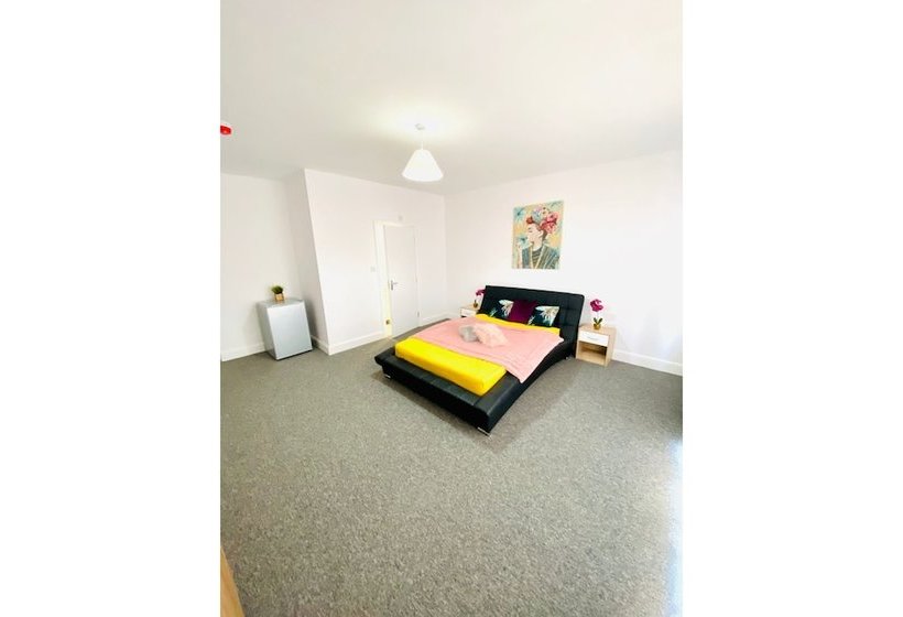 فندق Oyo Kingland Court