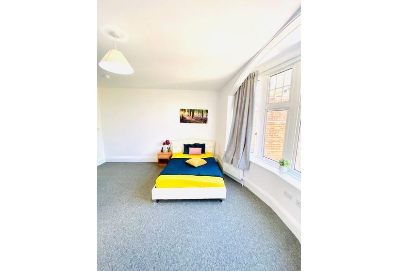 בית מלון כפרי Oyo Kingland Court