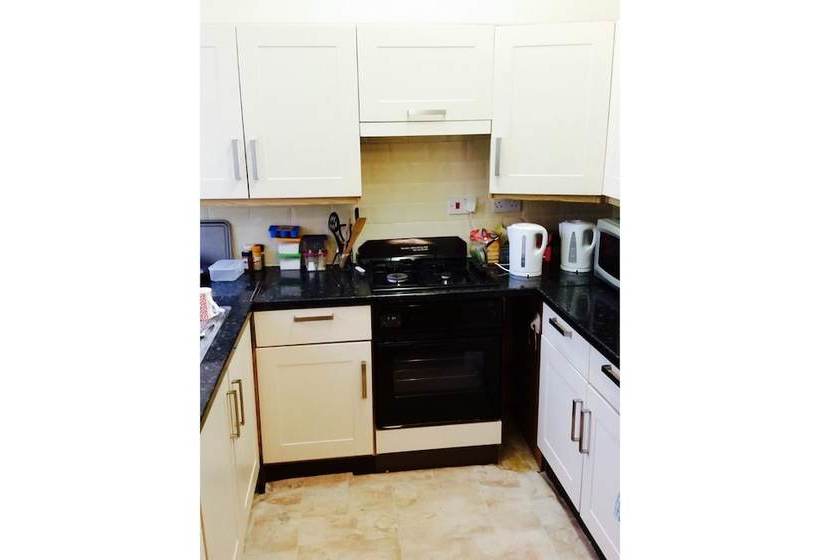 فندق Oyo Kingland Court