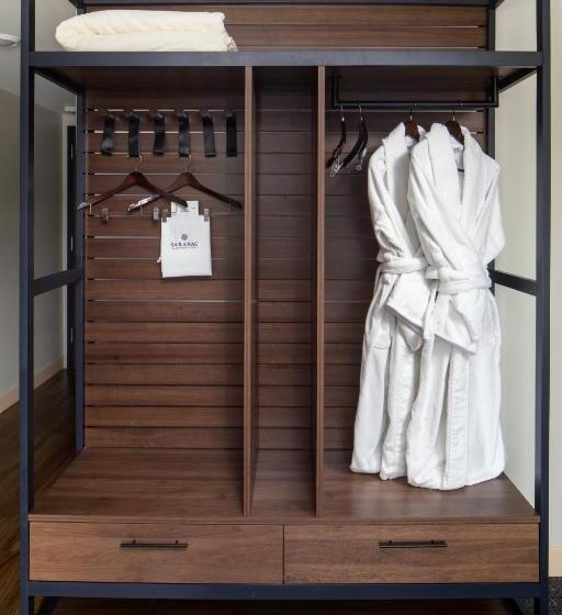 فندق Voco Saranac Lake Ny Waterfront, An Ihg