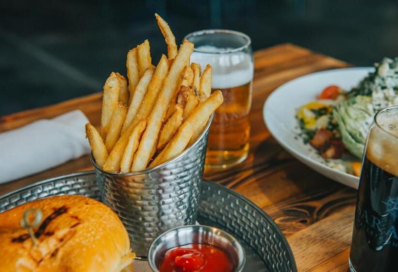 فندق Voco Saranac Lake Ny Waterfront, An Ihg