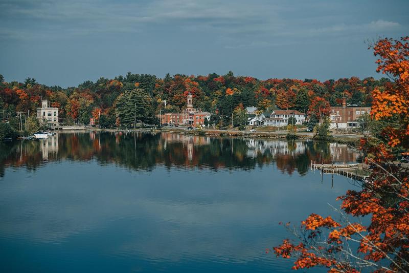 فندق Voco Saranac Lake Ny Waterfront, An Ihg