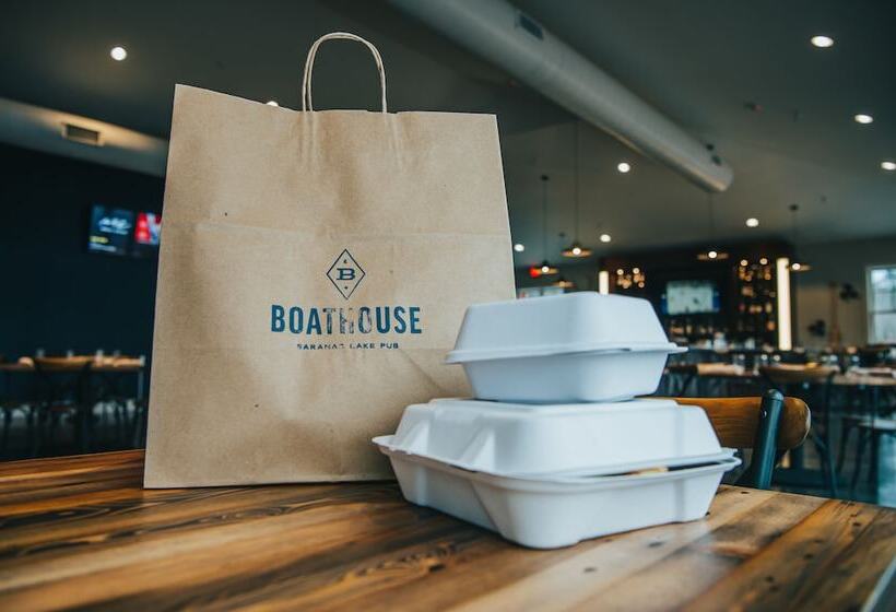 فندق Voco Saranac Lake Ny Waterfront, An Ihg