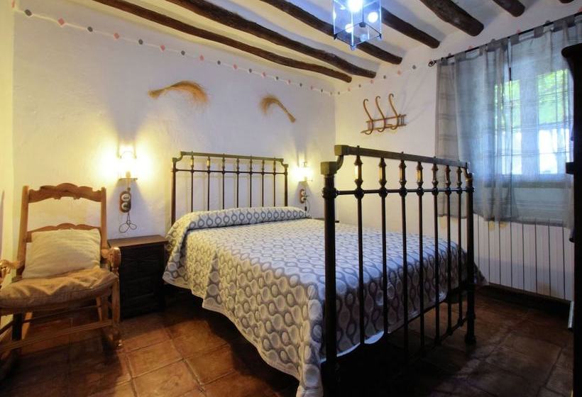 Lavish Cottage In Fuentes De Cesna With Pool