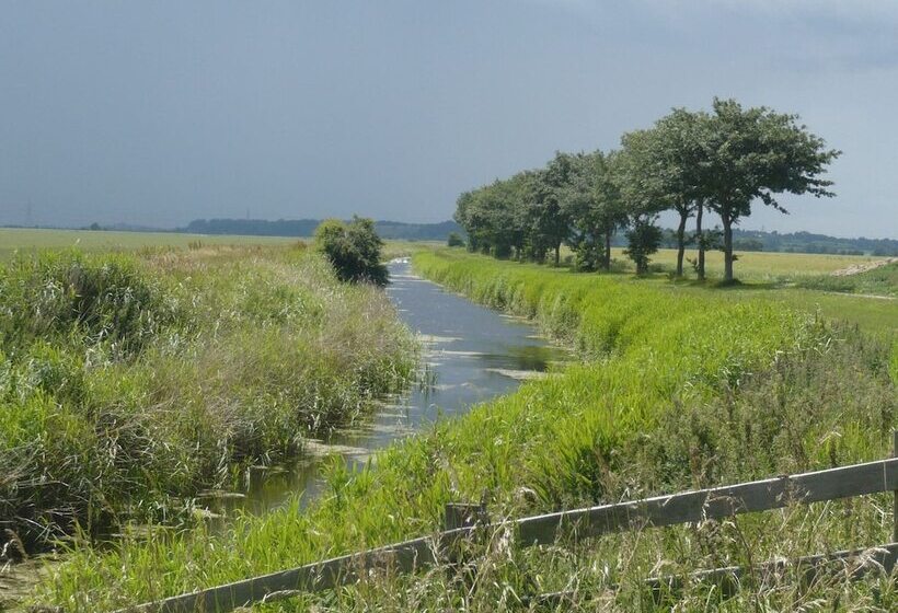 Lodge In Countryside With Fine Views