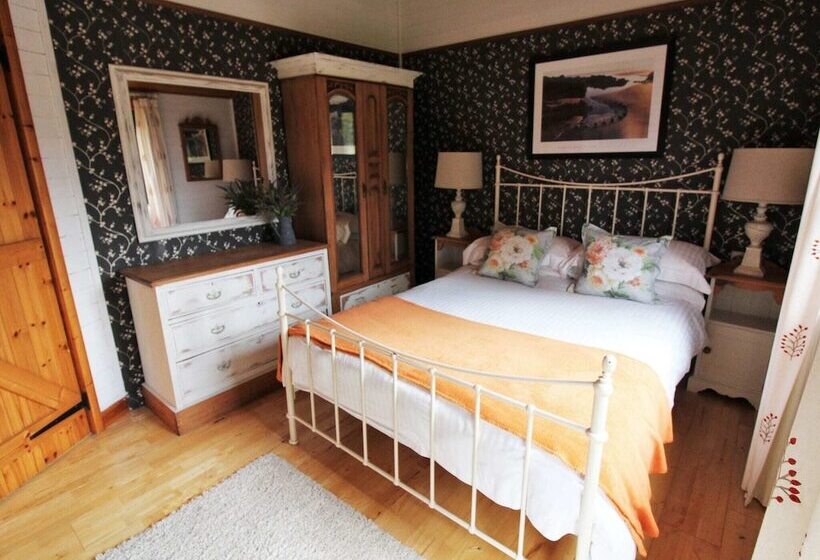 Lodge In Countryside With Fine Views