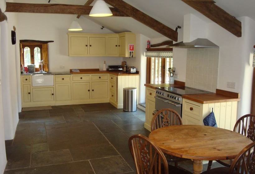 Lovely Cottage In Tavistock With Barbecue