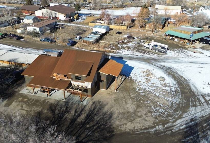 فندق على الطريق Challis Roadhouse