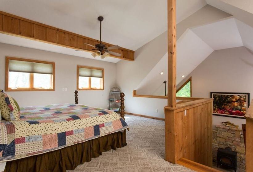 Mountain Lake Retreat