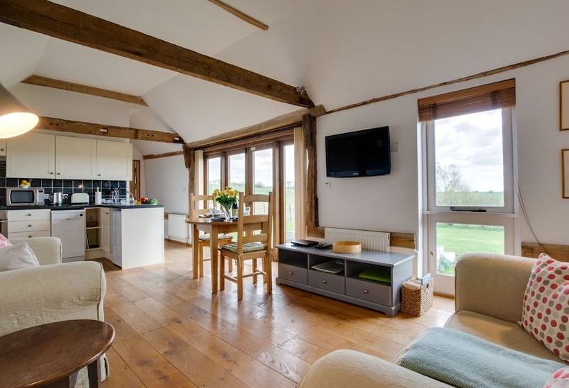 Nicely Furnished Cottage In Bilsington Countryside