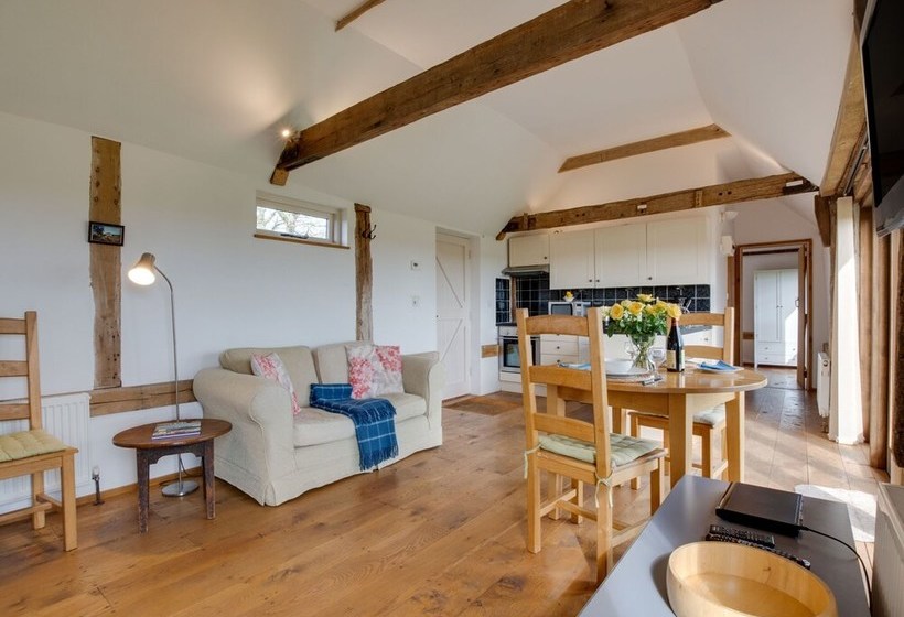 Nicely Furnished Cottage In Bilsington Countryside