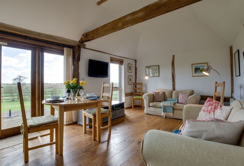 Nicely Furnished Cottage In Bilsington Countryside