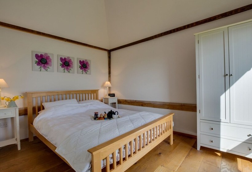 Nicely Furnished Cottage In Bilsington Countryside