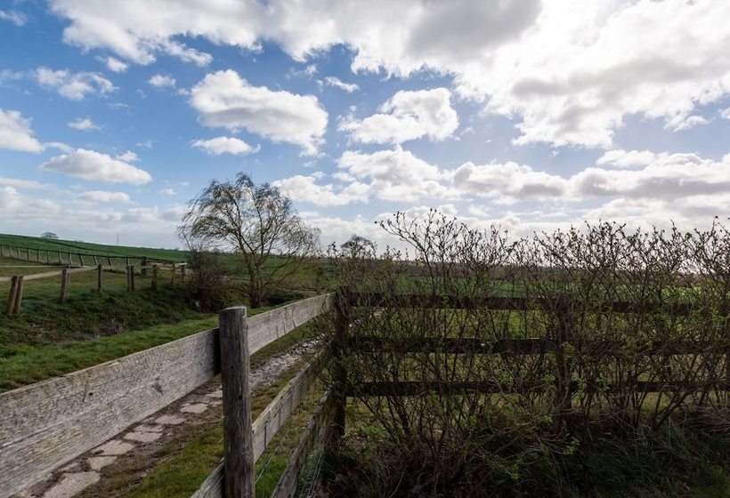 Nicely Furnished Cottage In Bilsington Countryside