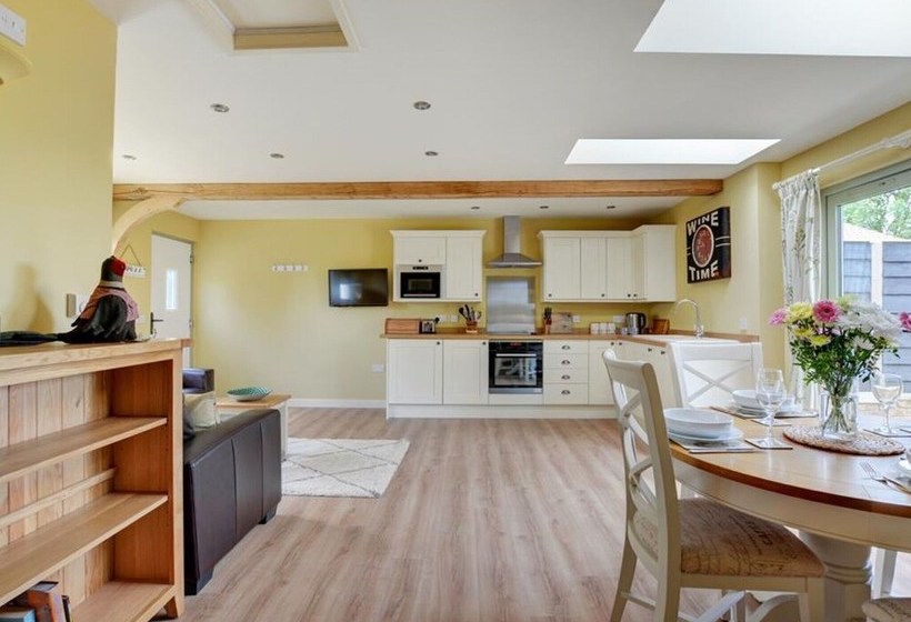 Peaceful Cottage In Reepham With Terrace