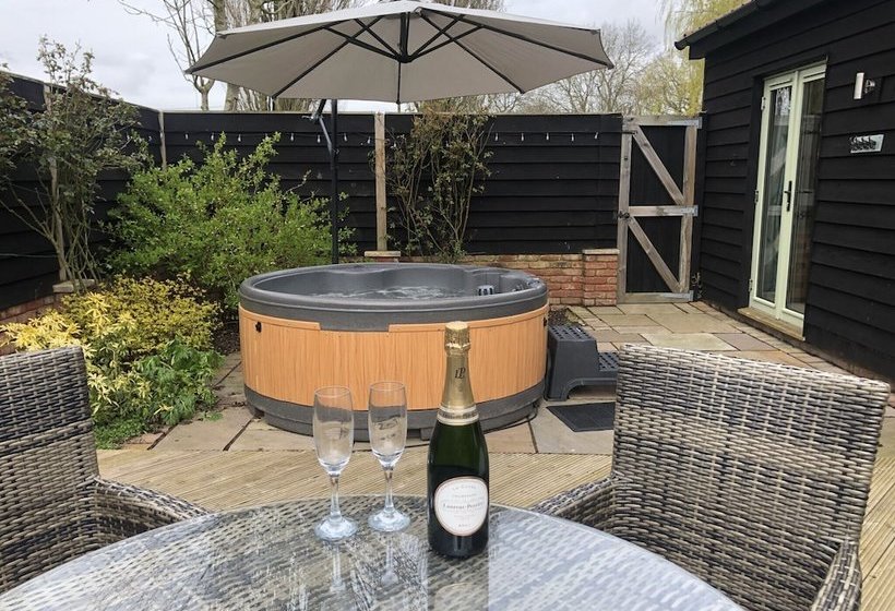 Peaceful Cottage In Reepham With Terrace