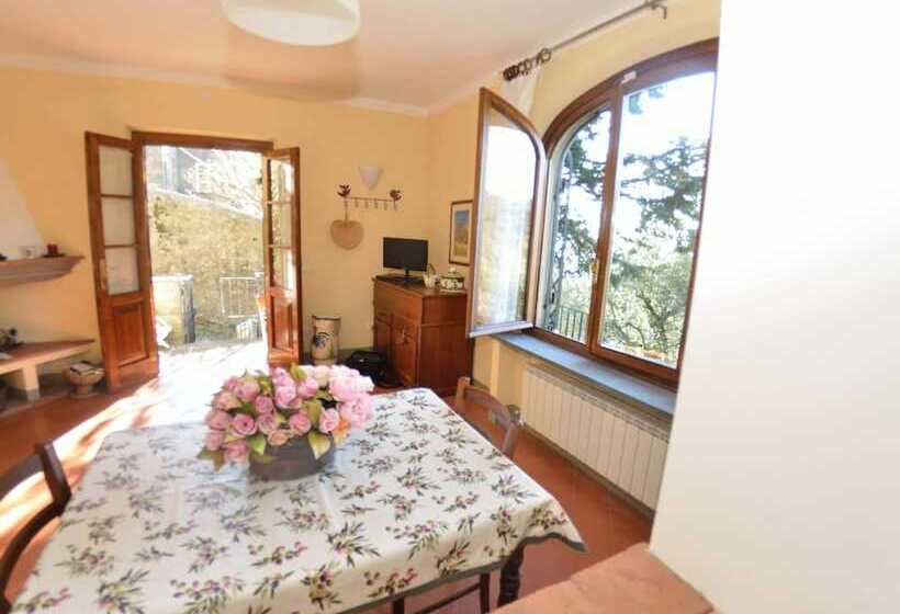 Picturesque Hillside Cottage In Lucca