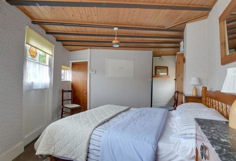 Quaint Cottage In Hastings With Garden