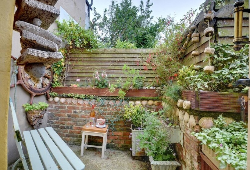 Quaint Cottage In Hastings With Garden