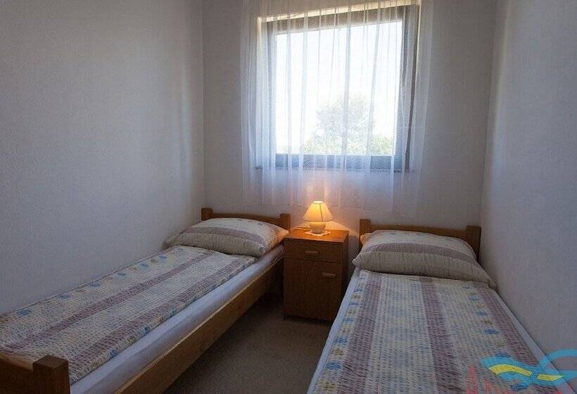 Spacious Apartment With Terrace & Garden Grill