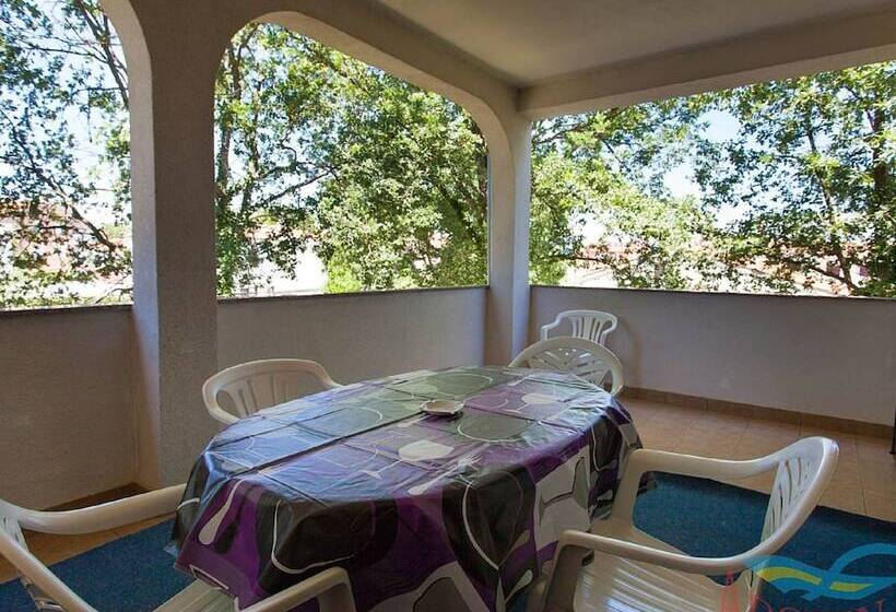 Spacious Apartment With Terrace & Garden Grill