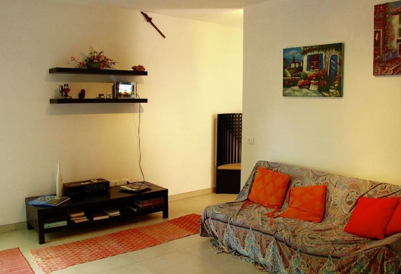 Traditional Cottage With Terrace, Garden Furniture, Barbecue