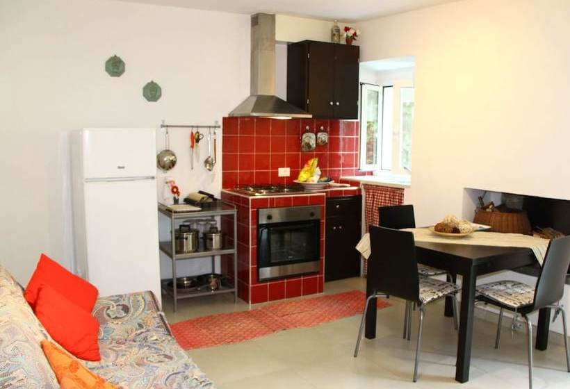 Traditional Cottage With Terrace, Garden Furniture, Barbecue