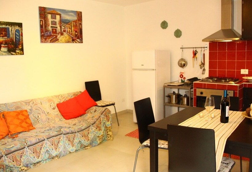 Traditional Cottage With Terrace, Garden Furniture, Barbecue