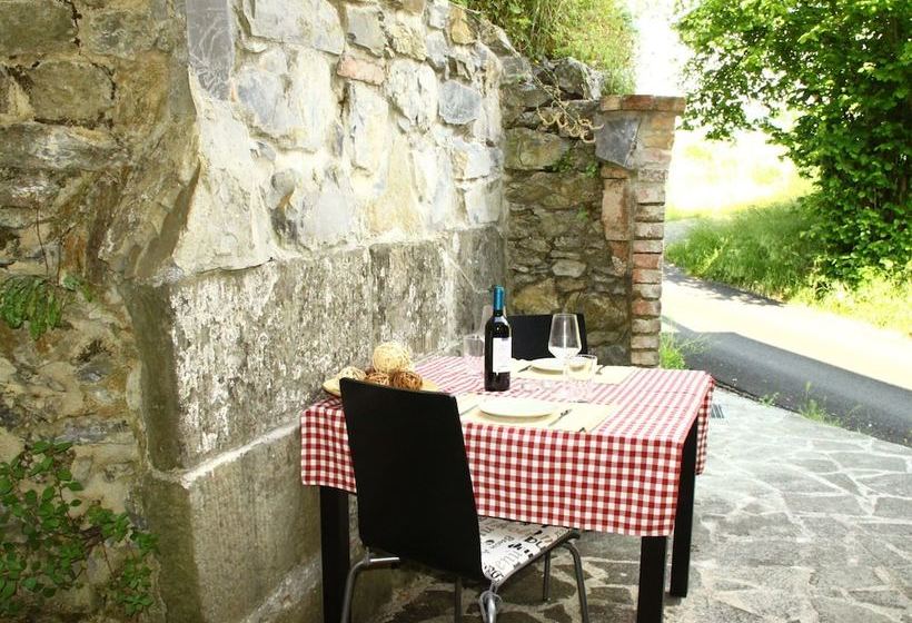 Traditional Cottage With Terrace, Garden Furniture, Barbecue