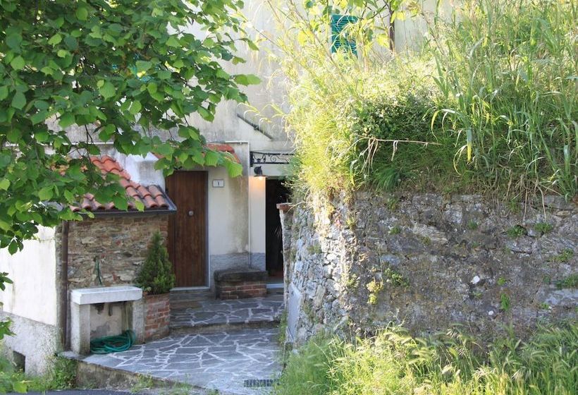 Traditional Cottage With Terrace, Garden Furniture, Barbecue