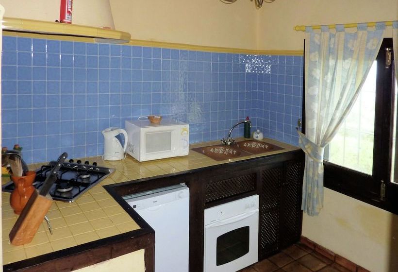 Traditionalfamily Cottage Steps Away From The Centre