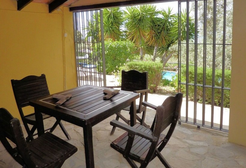 Traditionalfamily Cottage Steps Away From The Centre